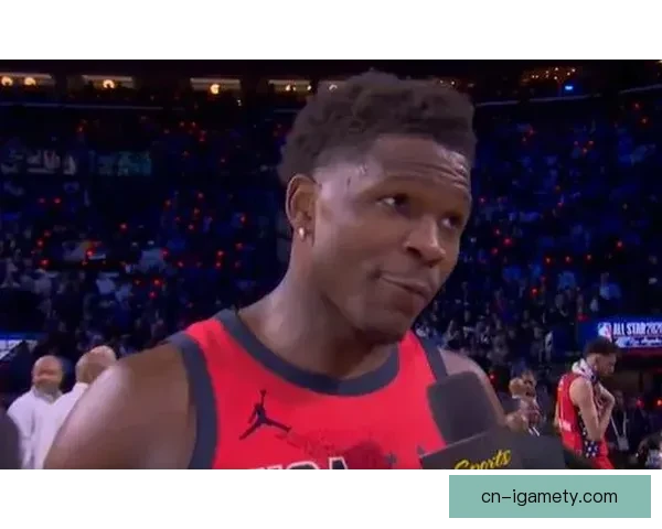 爱德华兹笑称文班太高难跳球赢