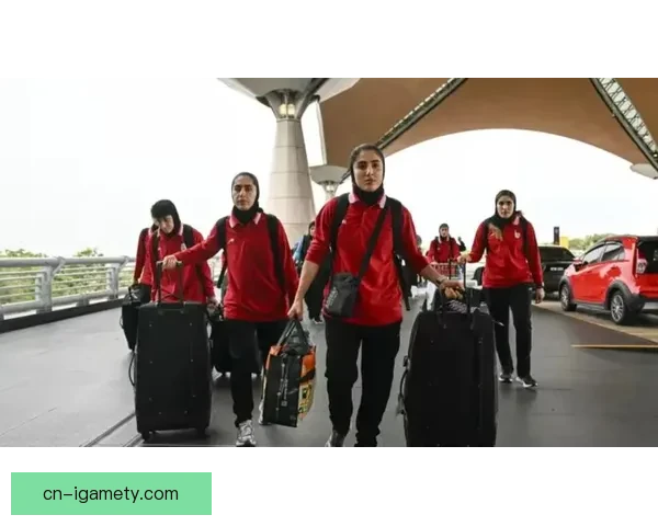 伊朗女足拒唱国歌背后：为祖国担忧失联